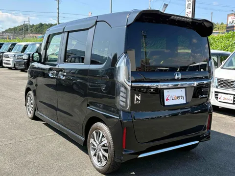 Honda N-BOX Custom