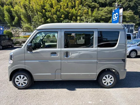 Nissan Clipper Van