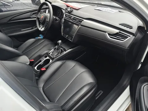 Roewe i5
