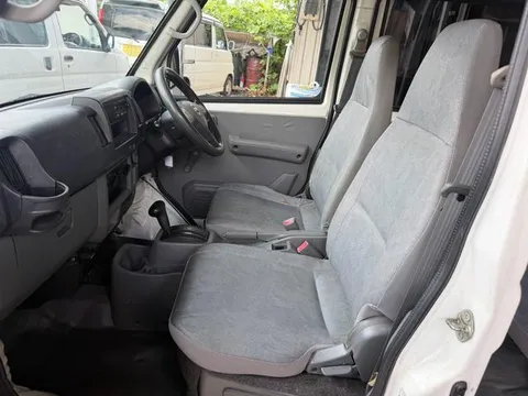 Nissan Clipper Van