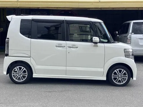 Honda N-BOX Custom