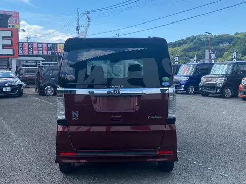 Honda N-BOX Custom