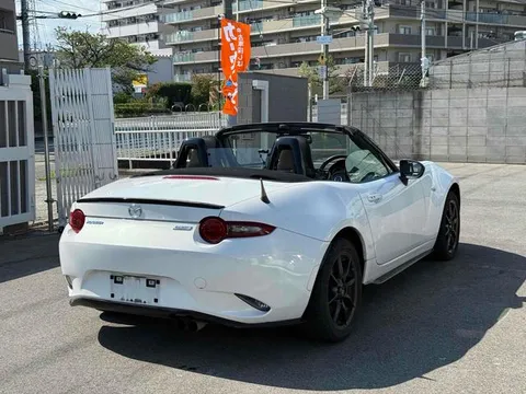 Mazda MX-5 (Roadster)