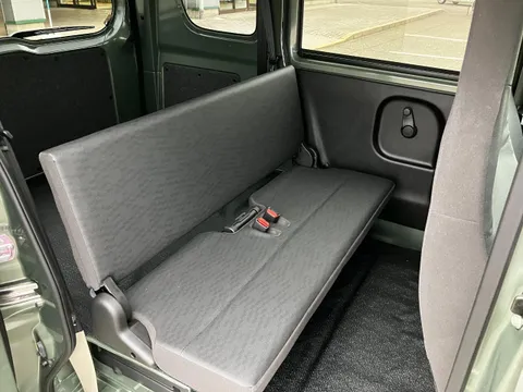 Nissan Clipper Van
