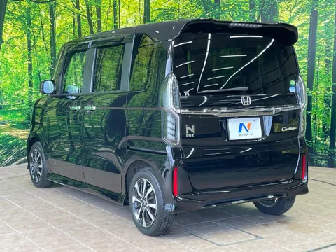 Honda N-BOX Custom