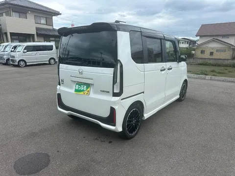 Honda N-BOX Custom