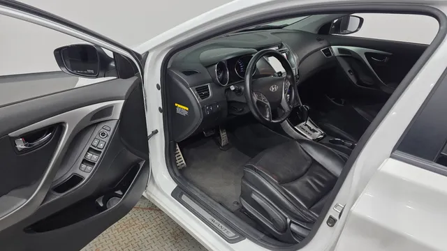 Hyundai Elantra (Avante)