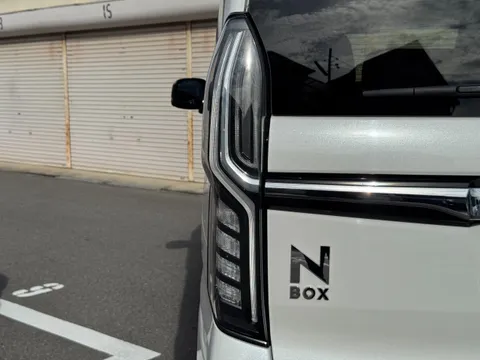 Honda N-BOX Custom