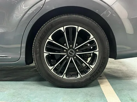 Roewe iMAX8