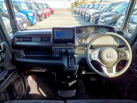 Honda N-BOX Custom