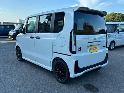 Honda N-BOX Custom