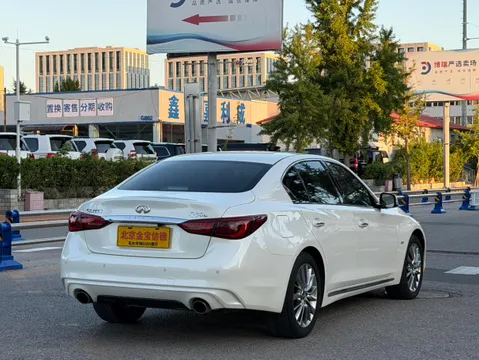 Infiniti Q50L