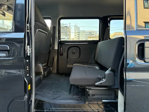 Nissan Clipper Van