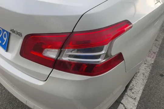 Peugeot 408