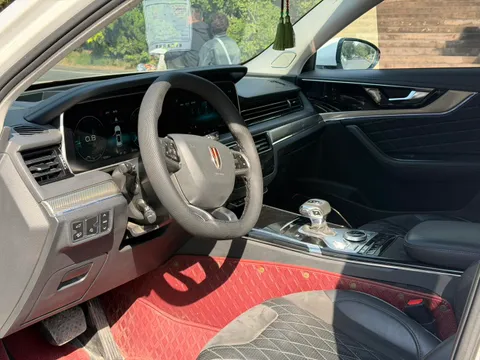 Hongqi HS5