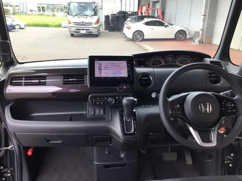 Honda N-BOX Custom