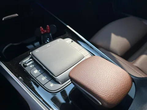 Mercedes-Benz Mercedes-Benz GLB
