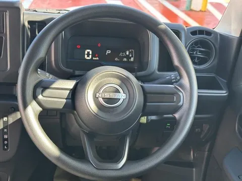 Nissan Clipper Van