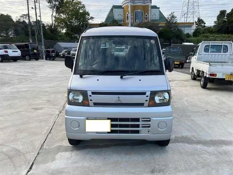 Mitsubishi Minicab Van