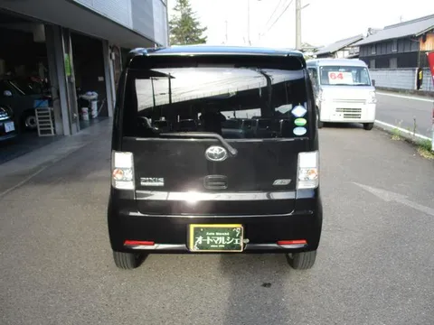 Toyota Pixis Space