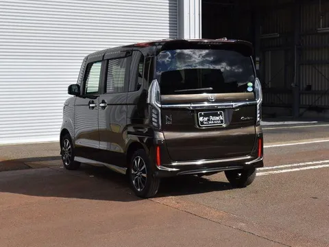Honda N-BOX Custom