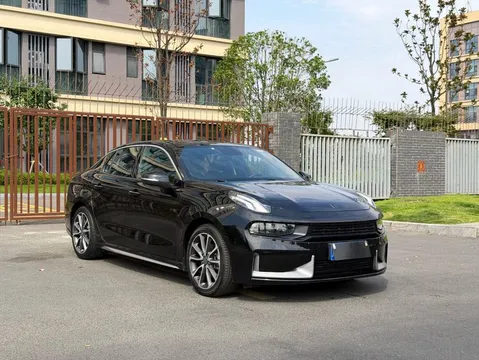 Lynk & Co 03