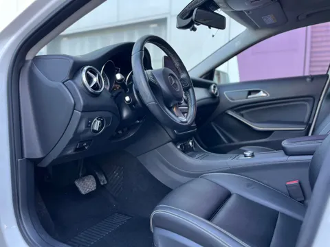 Mercedes-Benz Mercedes-Benz GLA