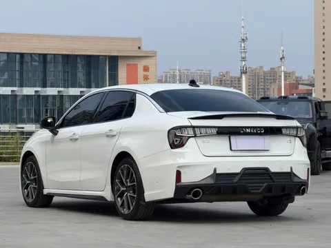 Lynk & Co 03
