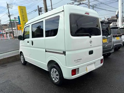 Nissan Clipper Van