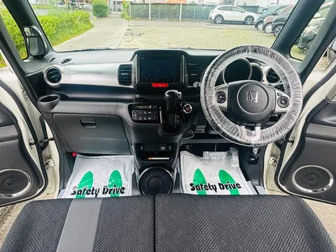 Honda N-BOX Slash