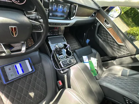 Hongqi HS7