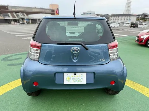 Toyota iQ