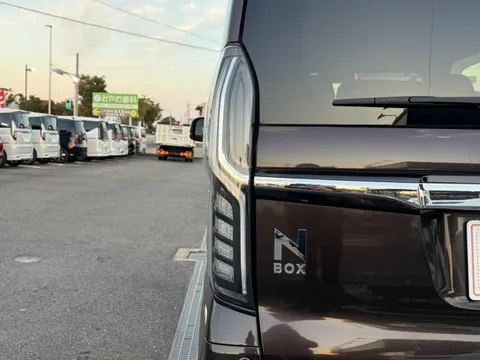 Honda N-BOX Custom