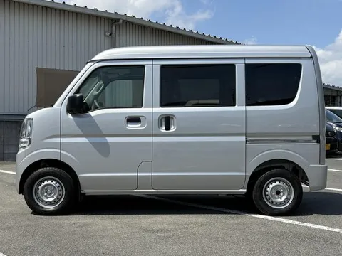 Nissan Clipper Van
