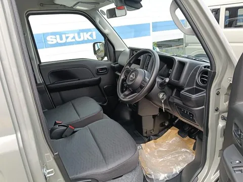Nissan Clipper Van