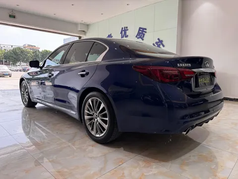 Infiniti Q50L