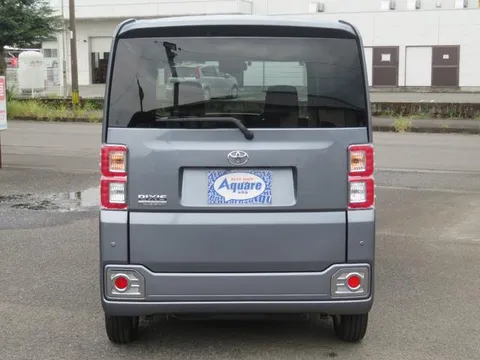 Toyota Pixis Mega