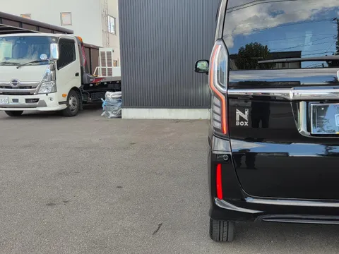 Honda N-BOX Custom