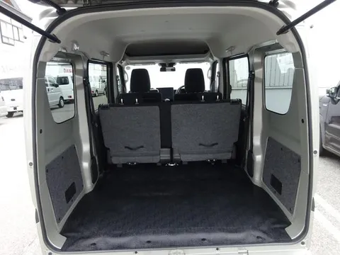 Nissan Clipper Van