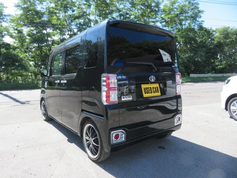 Toyota Pixis Mega
