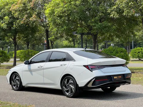 Hyundai Elantra (Avante)