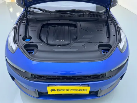 Lynk & Co 03