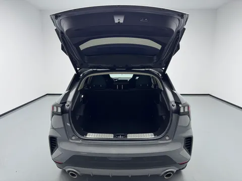Lynk & Co 06
