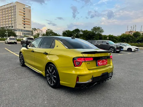 Lynk & Co 03