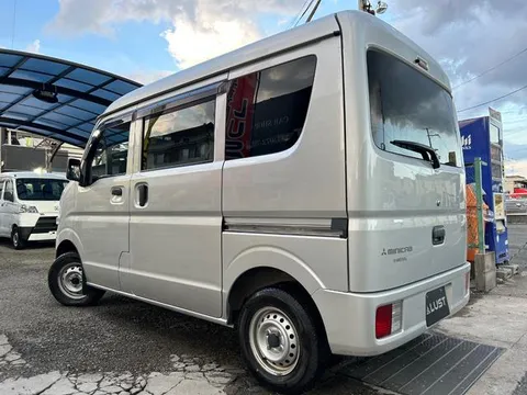 Mitsubishi Minicab Van