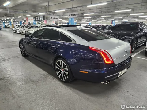 Jaguar XJ