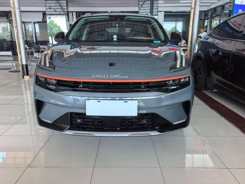 Lynk & Co 06