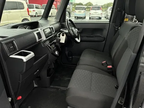 Toyota Pixis Mega