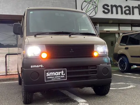 Mitsubishi Minicab Van