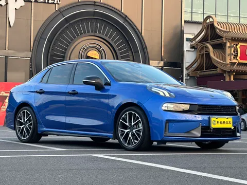 Lynk & Co 03